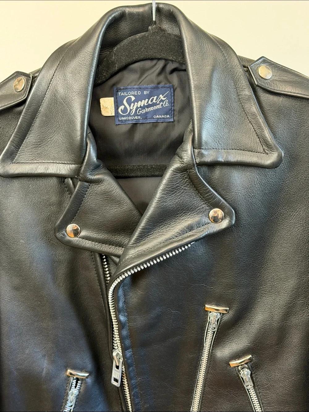 ‼️SOLD Vintage Symax Garment Co. Black Leather Biker Jacket Made in Canada - Picture 3 of 8